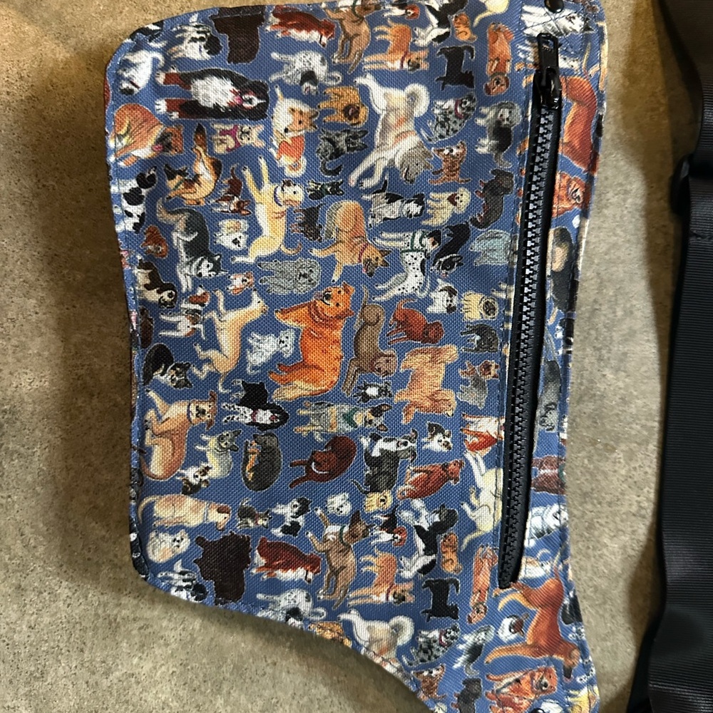 Stylish Dog Print Crossbody Bag in Blue - Picture 4 of 7